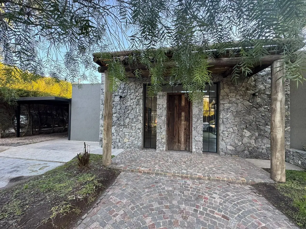 Casa en alquiler o venta en una planta con pileta | Lote interno | San Matías | Maschwitz | Escobar 1