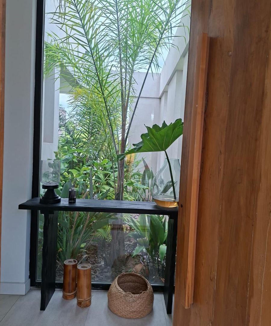 Foto de Moderna casa con pileta sobre gran lote en esquina | El Cantón |, imagen 1