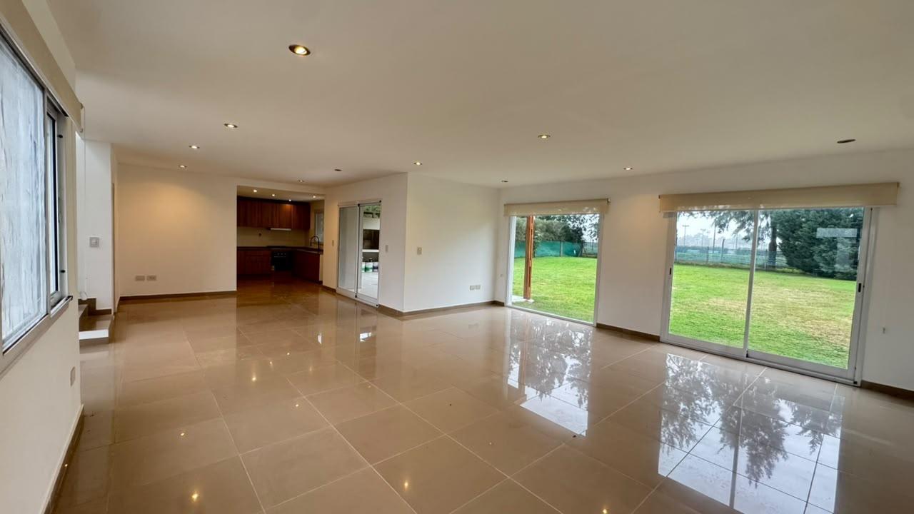 Foto de Luminosa casa en dos plantas con gran jardín | San Matías | Escobar |, imagen 4