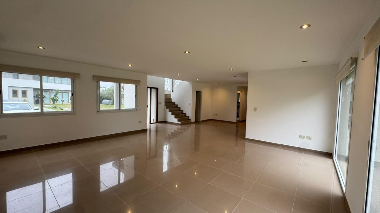 Foto de Luminosa casa en dos plantas con gran jardín | San Matías | Escobar |, imagen 5
