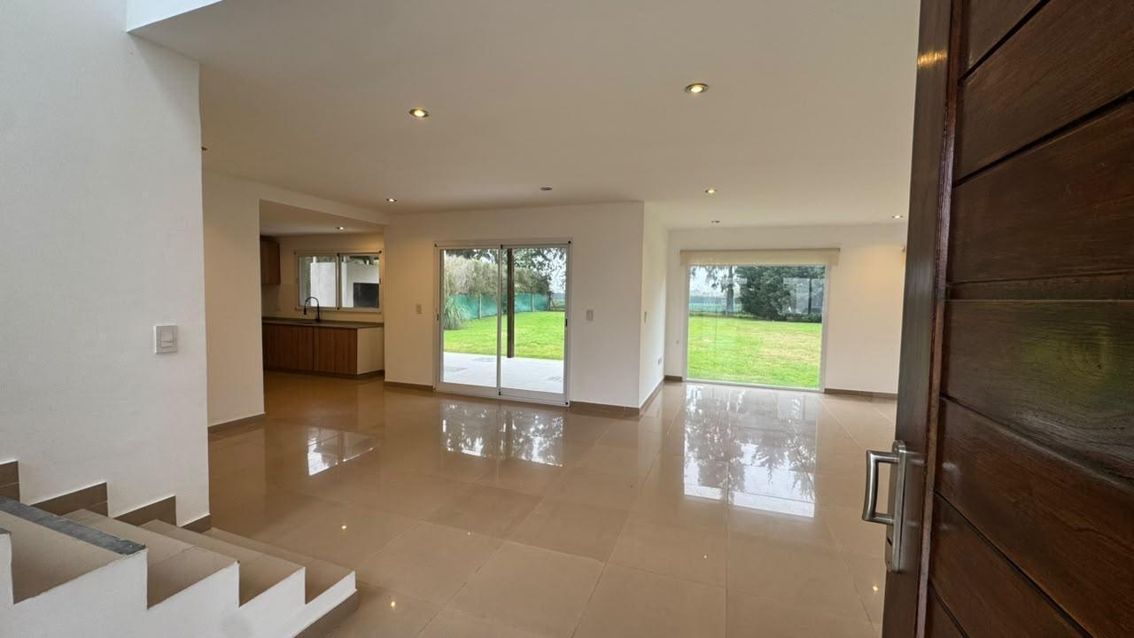 Foto de Luminosa casa en dos plantas con gran jardín | San Matías | Escobar |, imagen 1