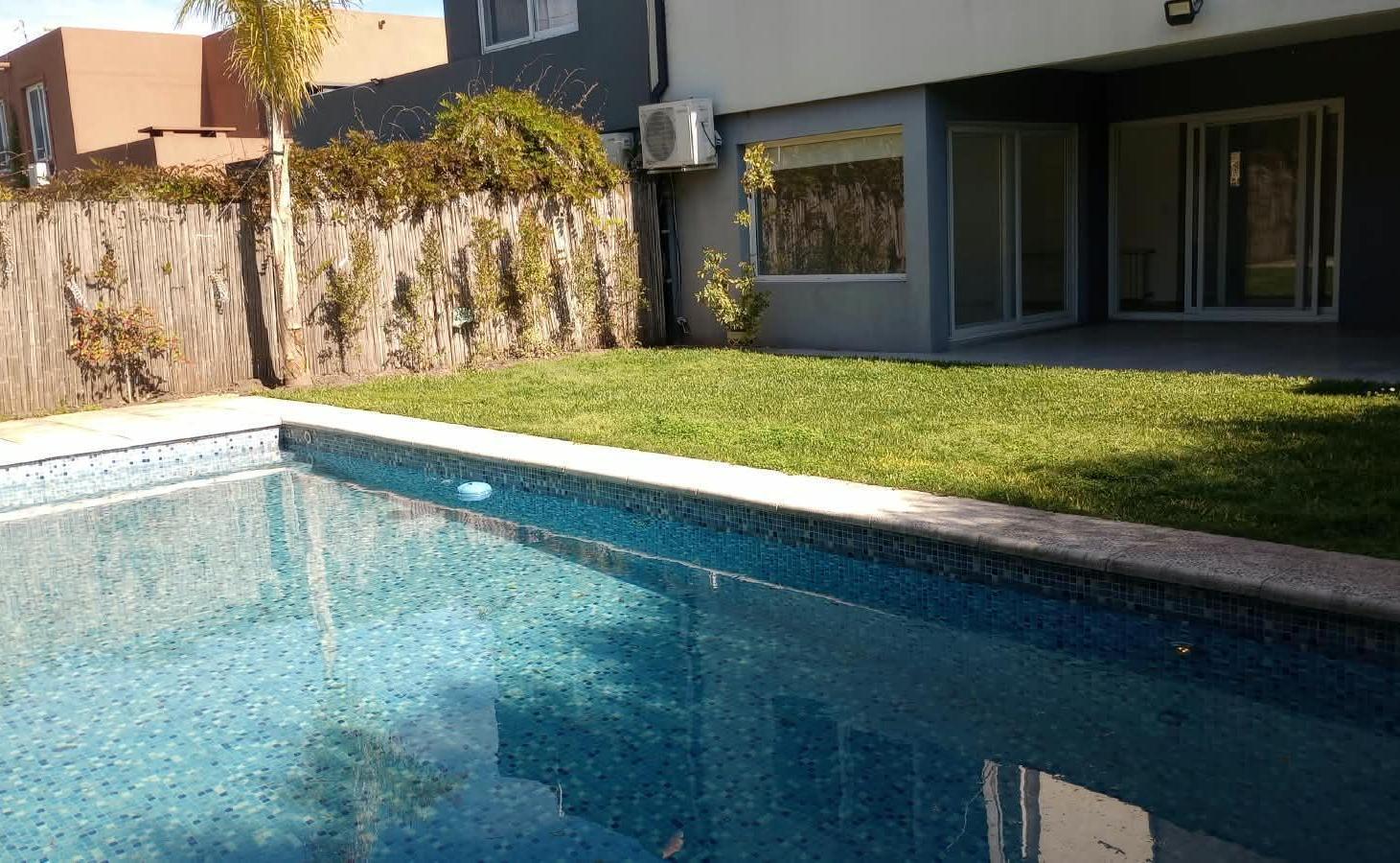 Foto de Casas de Santa María | Venta | Casa de 5 ambientes con pileta en barrio, imagen 2