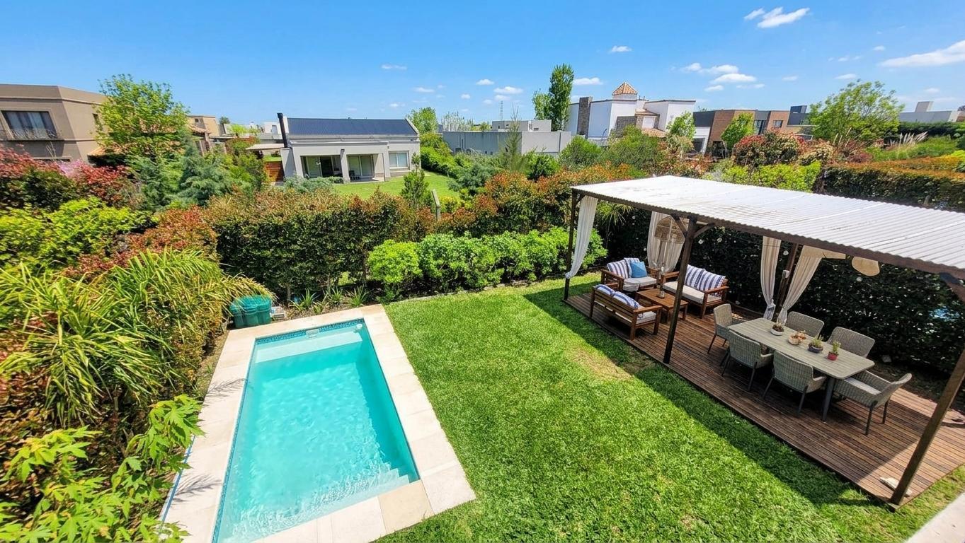 Foto de Casas de Santa Maria | Venta | Divina casa de 3 dormitorios con pileta, imagen 1