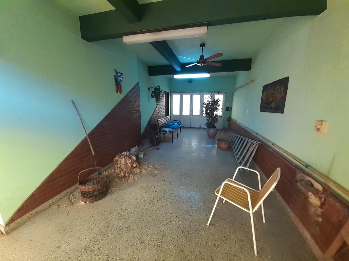 Casa con Cochera, 2 Patios, Quincho, 3 Baños, Terraza, 5 Habitaciones, Playroom. 5