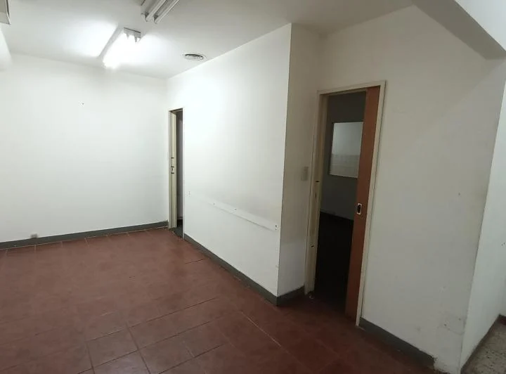 Edificio multiuso de 2 pisos en Congreso con ascensor. 5