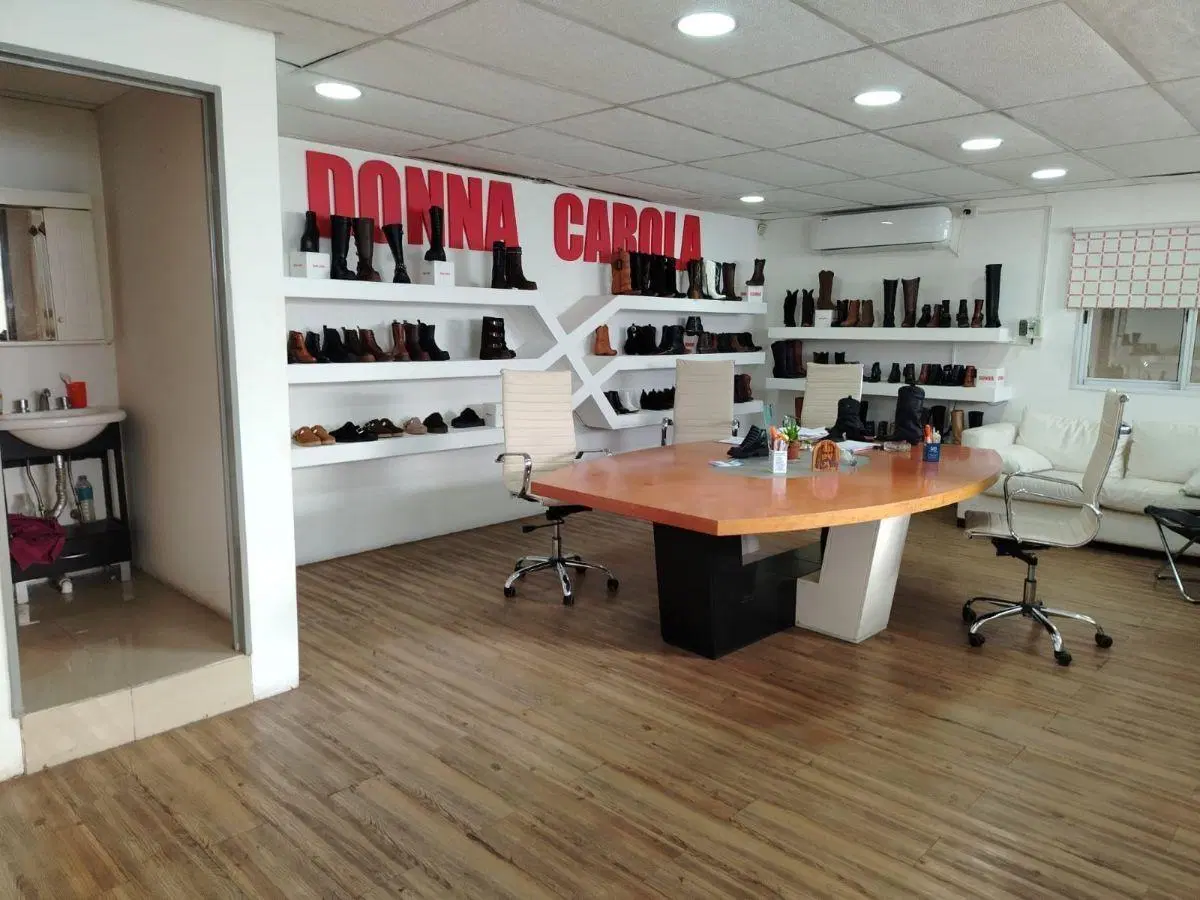 Galpón de 580 m con Oficinas y Salón 4