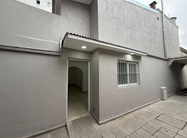 Departamento de pasillo a metros de Av. Pellegrini 1