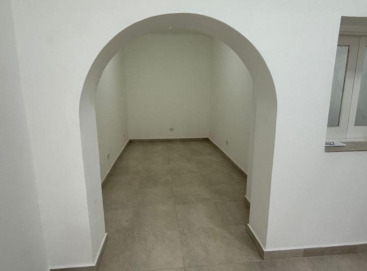 Departamento de pasillo a metros de Av. Pellegrini 4