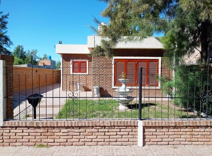 ALQUILER TEMPORARIO CASA CON PILETA EN ROLDAN - AZURDUY DE PADILLA 239 - 2 DORMITORIOS 4