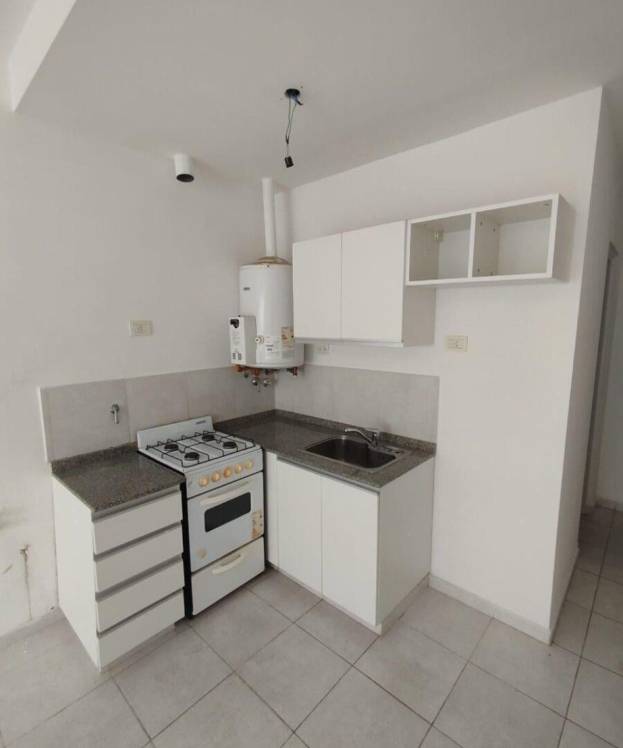 Foto de ALQUILO MONOAMBIENTE CON PATIO - GARIBALDI Y SAN MARTIN, imagen 3