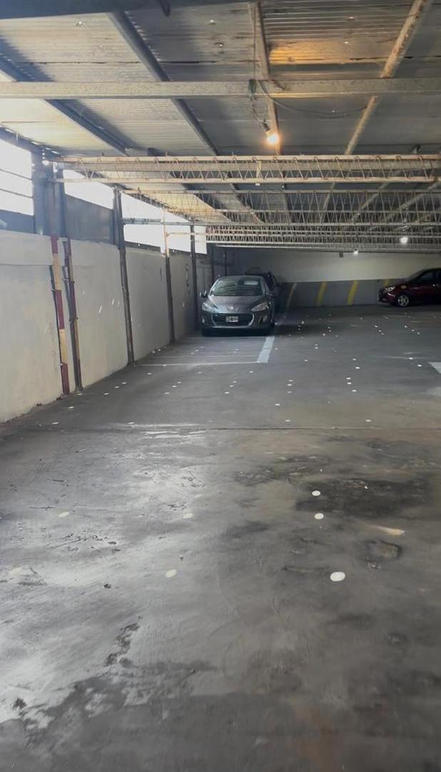 Foto de Cochera cubierta de 2200M2 + Depto 3 amb - Nueva Pompeya, imagen 2