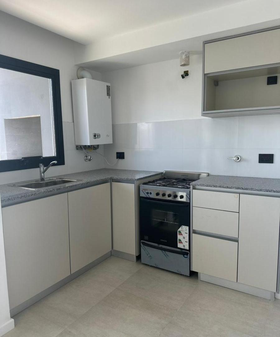 Foto de Departamento de 2 ambientes a estrenar con cochera cubierta zona Aldrey, imagen 4