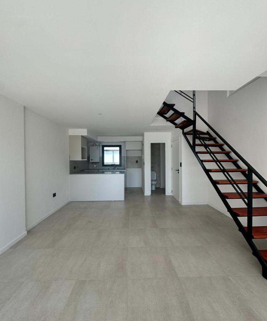 Venta departamento de 3 ambientes en duplex a estrenar con cochera en zona Aldrey