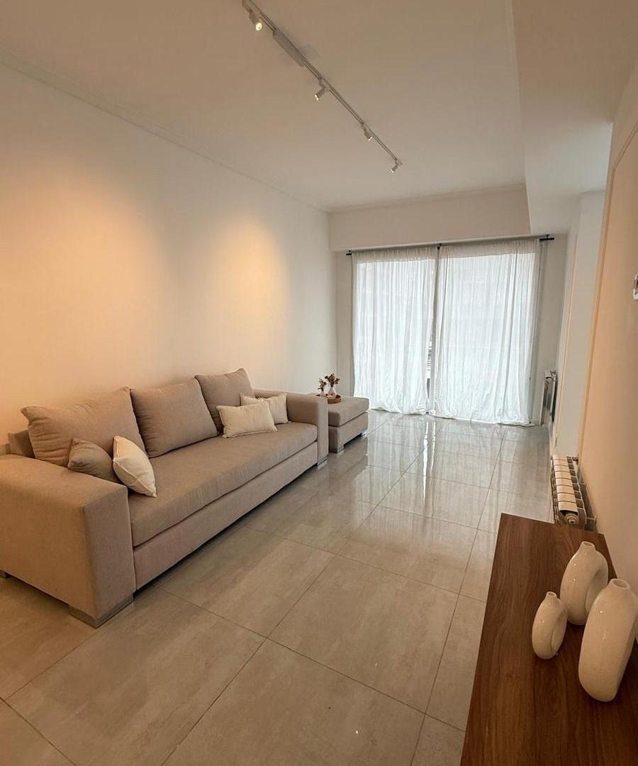Venta departamento 3 ambientes con balcón, reciclado y amoblado en zona Punta Iglesia