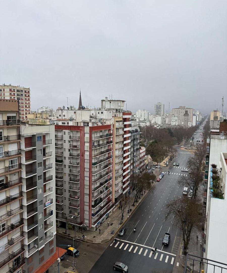 Foto de Venta departamento 3 ambientes con balcón, reciclado y amoblado en zona, imagen 3