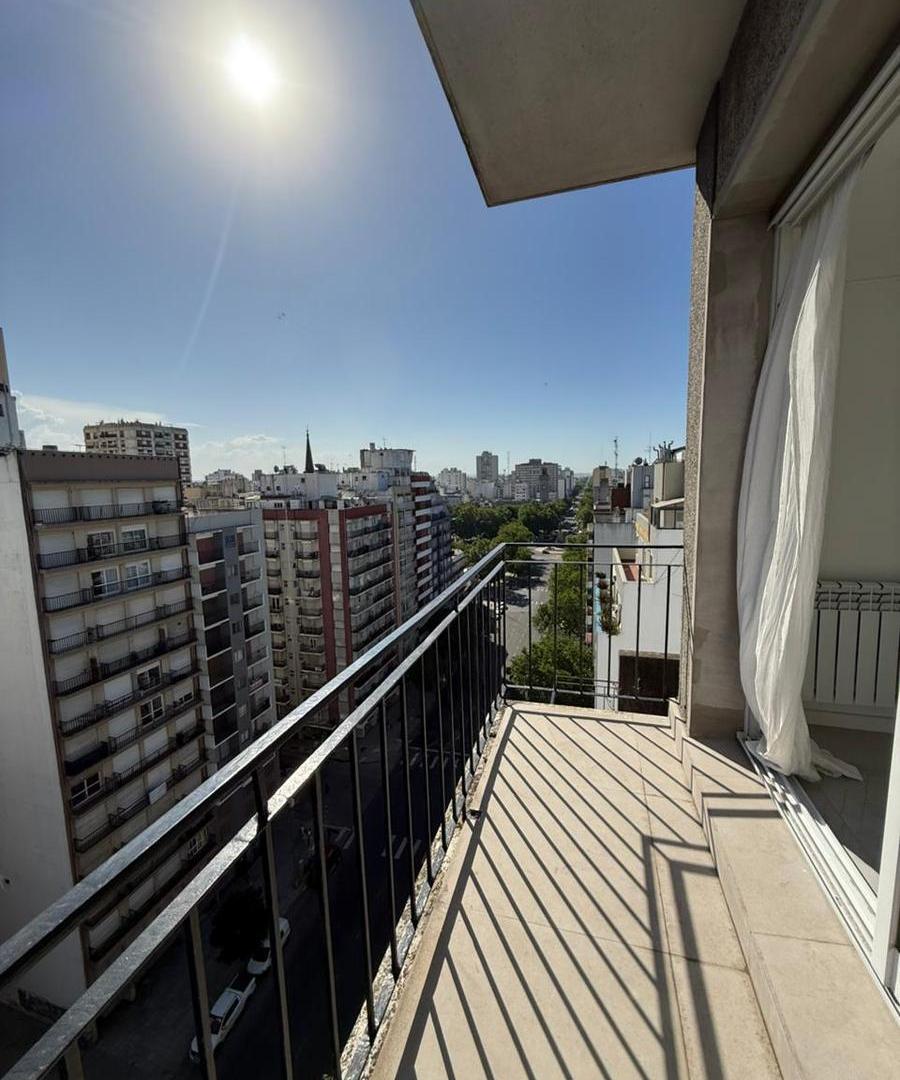 Foto de Venta departamento 3 ambientes con balcón, reciclado y amoblado en zona, imagen 2