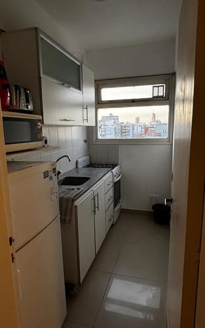 Alquiler monoambiente lateral abierto, en zona Aldrey 4