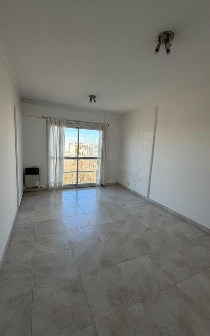 Foto de Alquiler Depto 2 ambientes al frente - La Perla, imagen 4