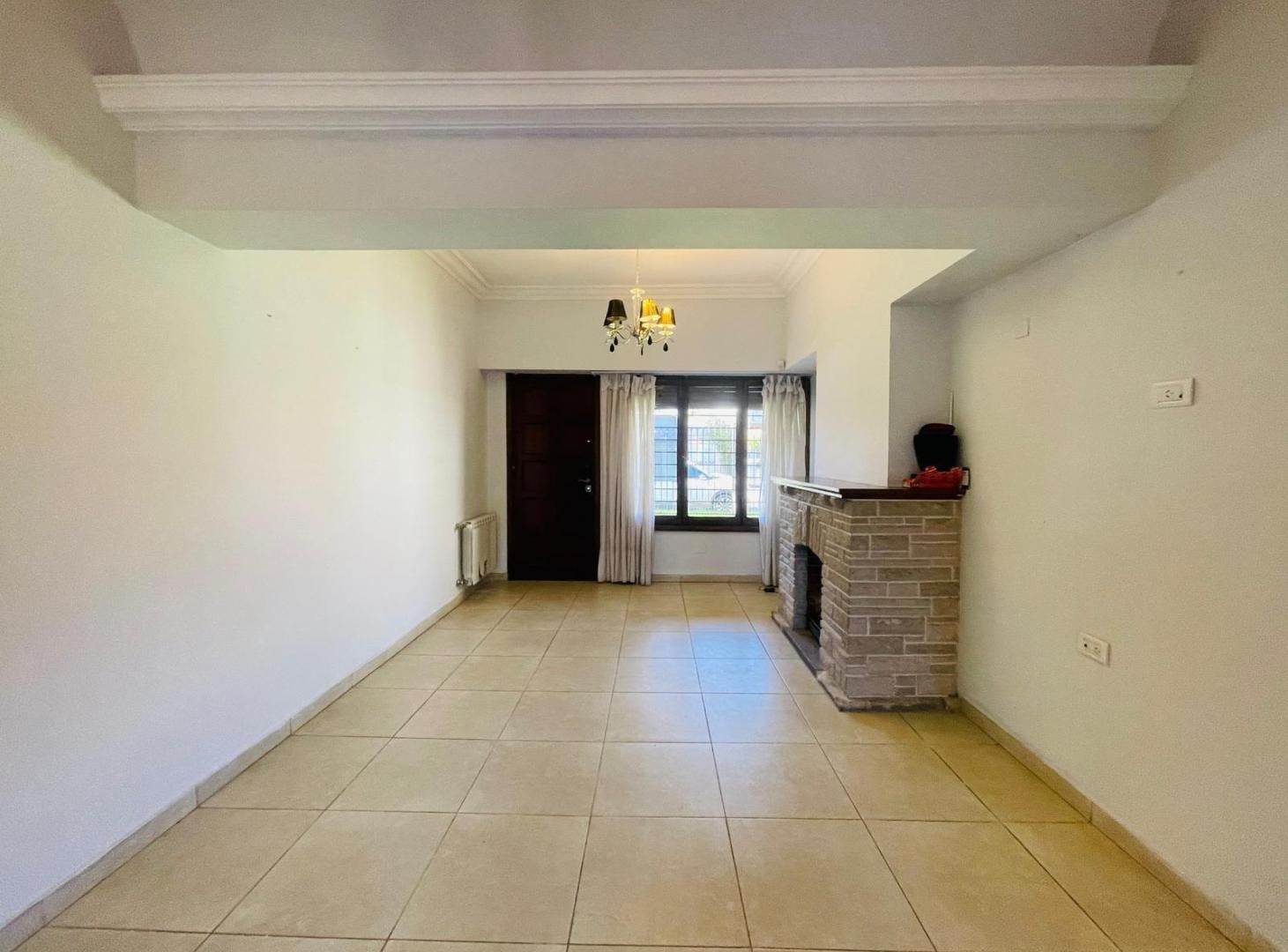 Foto de Venta chalet en zona Chauvin de 5 ambientes - Apta Crédito, imagen 1