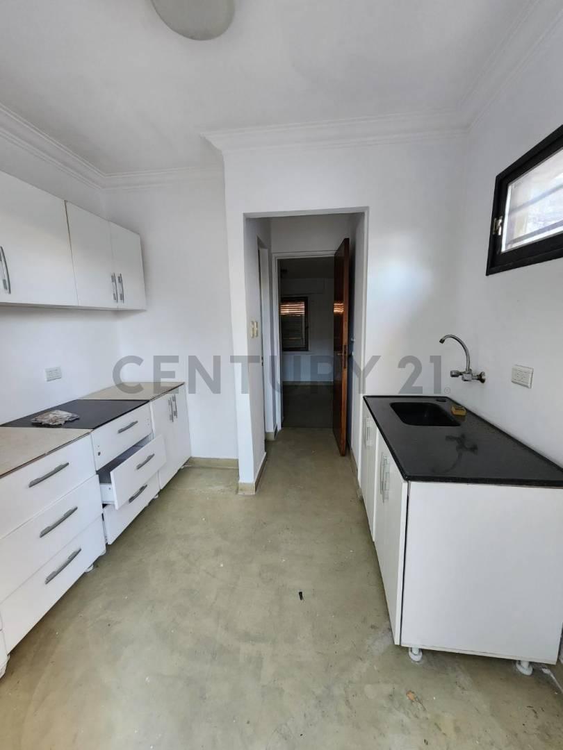 7 Entre 41 y 42. Casa en Venta a Reciclar. La Plata. 5