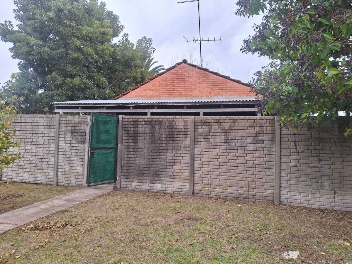 36 esq. 136, San Carlos. Casa en venta