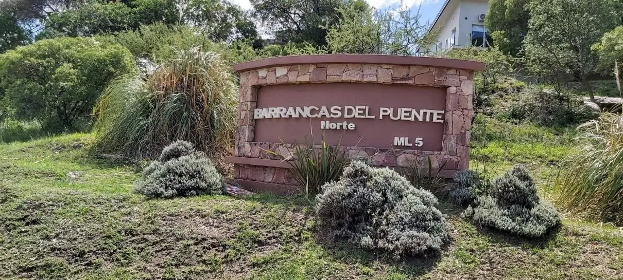 Vélez Sarsfield esquina Perú 1 dormitorio frente con balcón 5
