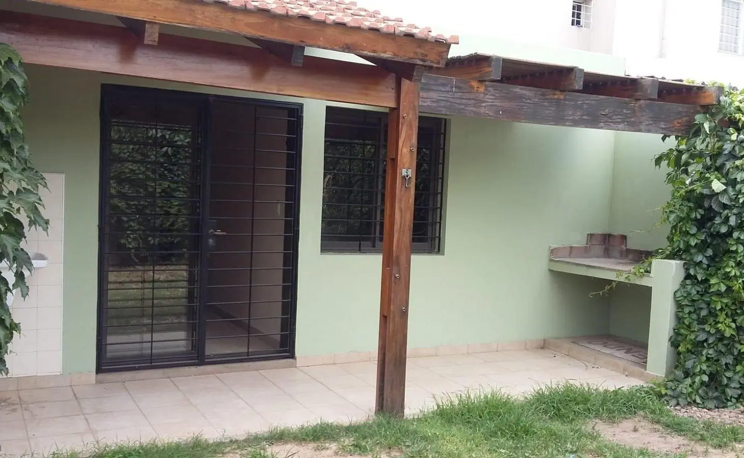 CASA 2 DORMITORIOS EN ALQUILER NUEVO POETA LUGONES 5