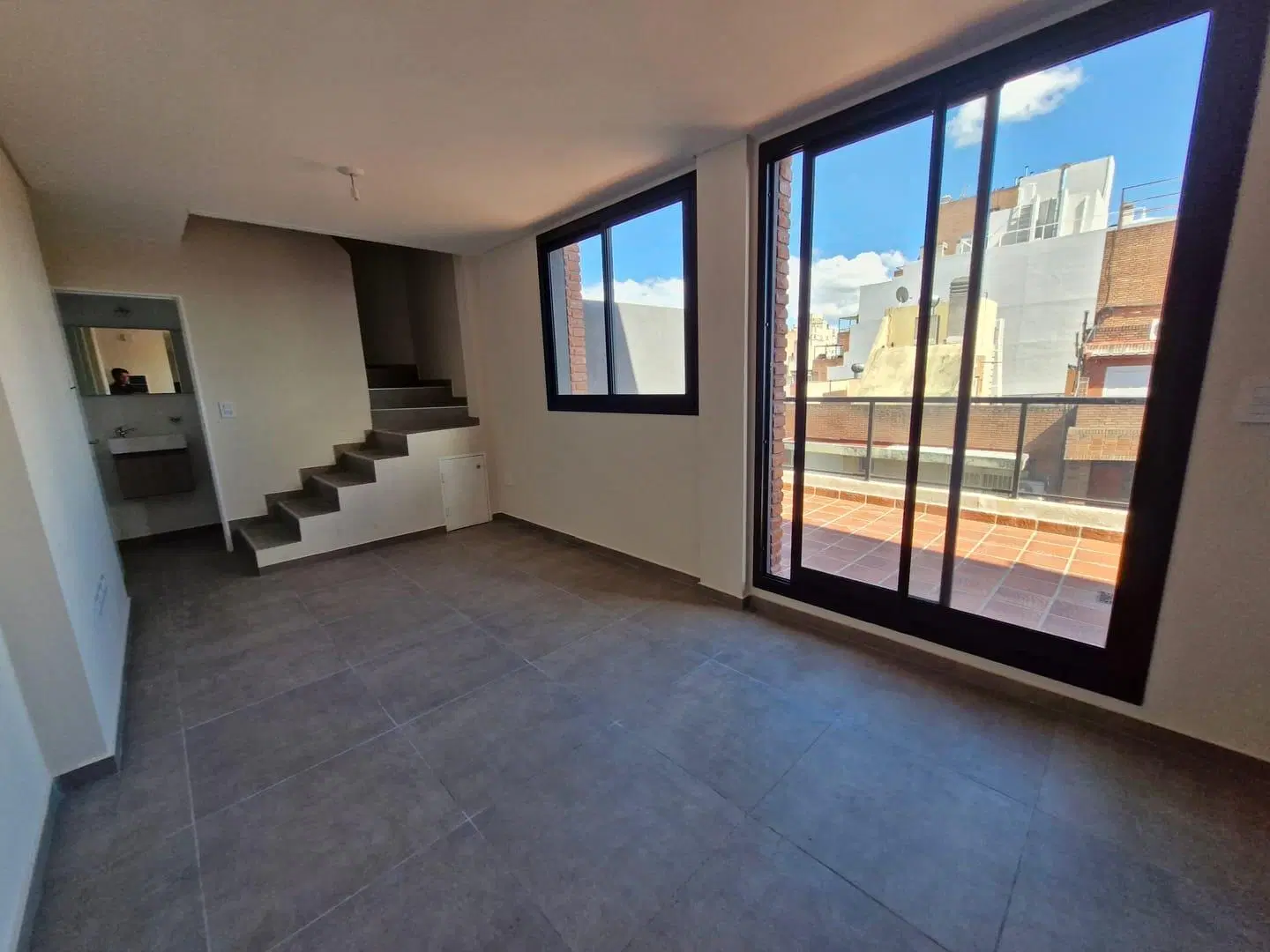 Ituzaingó 400 esquina Bv Illia Dúplex 2 dormitorios 2 baños terraza con asador frente 2