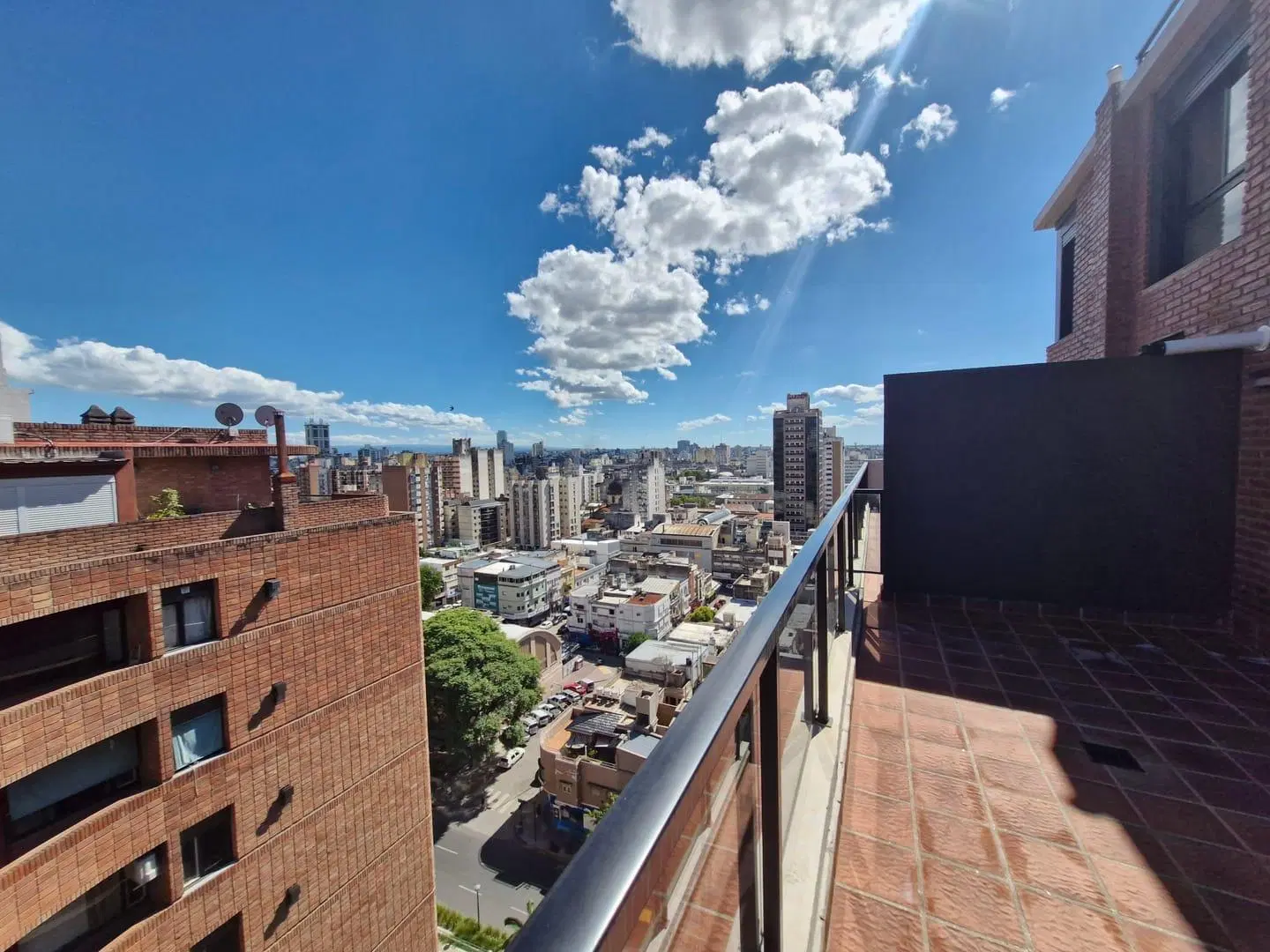 Ituzaingó 400 esquina Bv Illia Dúplex 2 dormitorios 2 baños terraza con asador frente 8