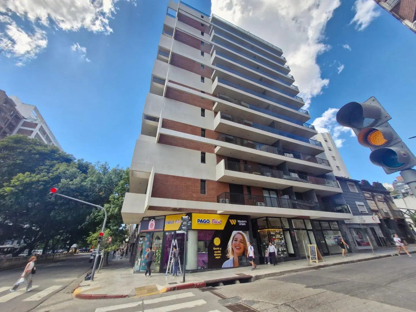 Ituzaingó 400 esquina Bv Illia Dúplex 2 dormitorios 2 baños terraza con asador frente 4