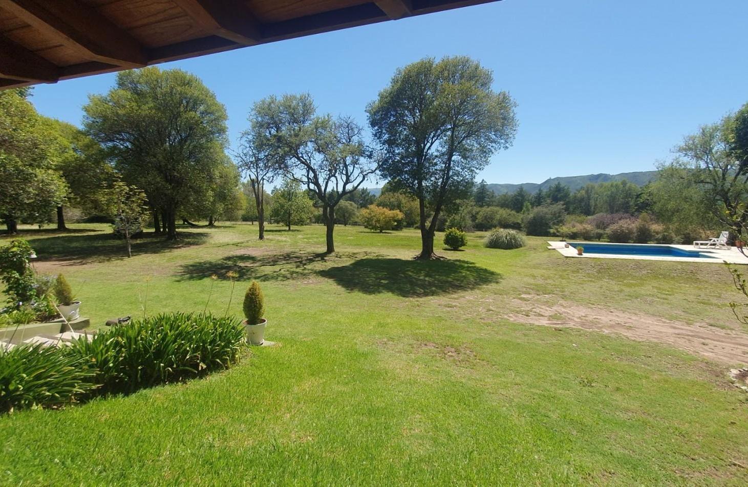 Foto de Casa en Venta con Gran Parque de 2 Hectareas Forestadas. Lugar Exclusivo, imagen 2