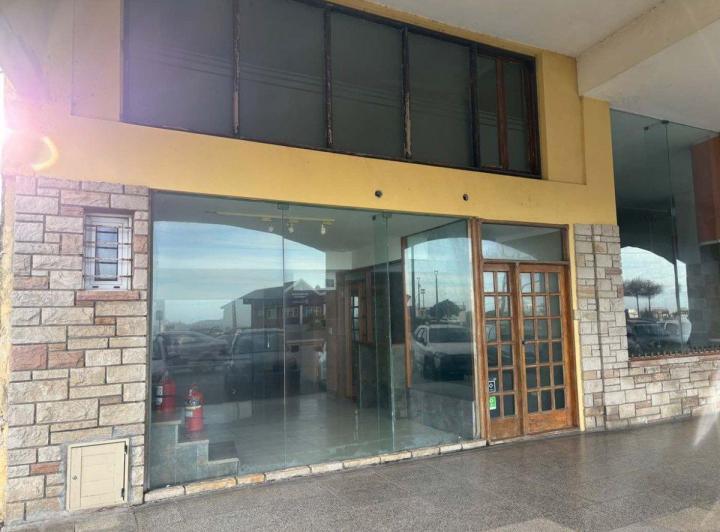 LOCAL EN VENTA FRENTE AL MAR SOBRE AV.2, NECOCHEA 3