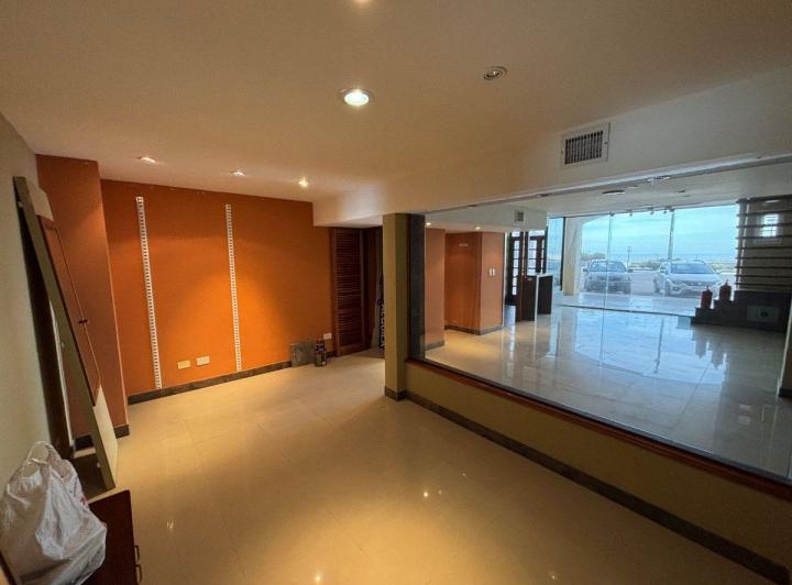 LOCAL EN VENTA FRENTE AL MAR SOBRE AV.2, NECOCHEA 5