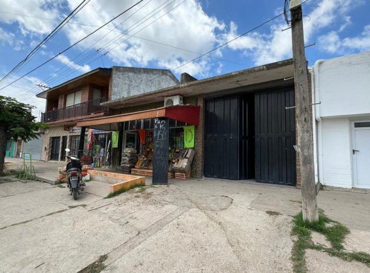 Venta Local con cochera sobre Av. 98 Necochea 5