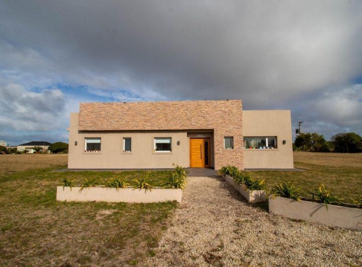 CASA 5 AMB EN VENTA EN MIRAMAR LINKS AMUEBLADA 2