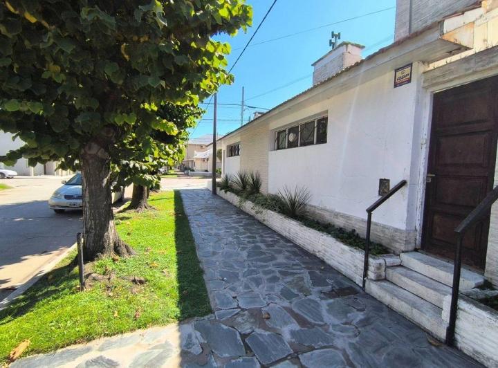Venta Casa 5 ambientes Zona Parque Necochea 2