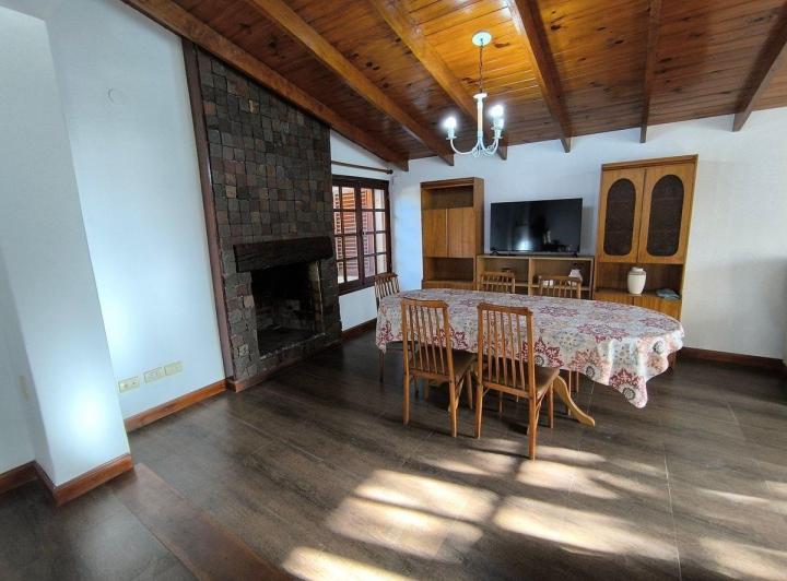 Venta Casa 3 ambientes c/pileta barrio Parque 5