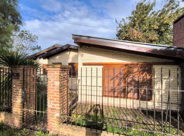Venta Casa 3 ambientes c/pileta barrio Parque 1
