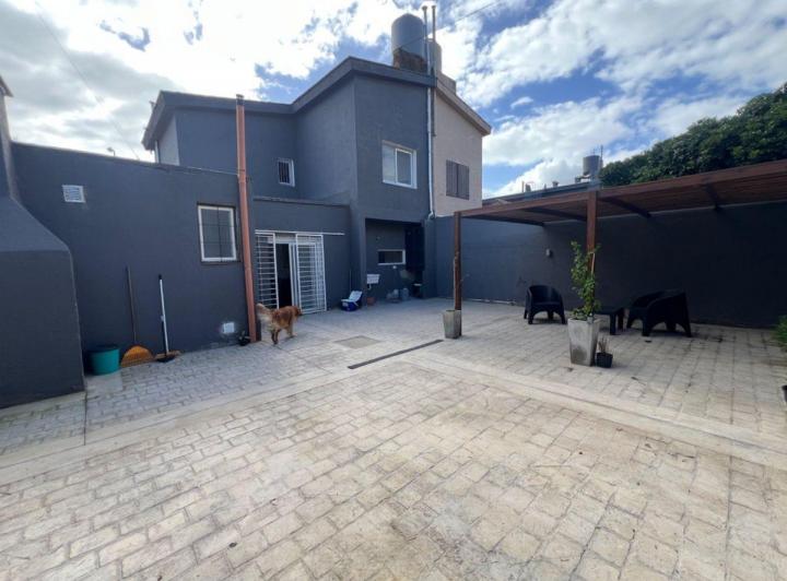 CASA 4 AMBIENTES CON PATIO SOBRE AV CONSTITUCION 1