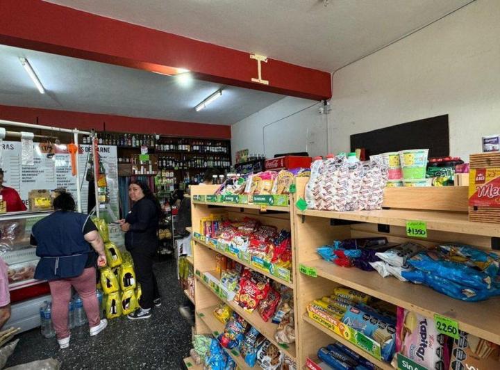 Venta Local con cochera sobre Av. 98 Necochea 5