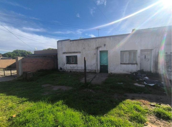 Venta casa a reciclar sobre lote 400 mts2 Necochea 5
