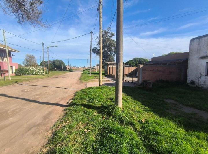 Venta casa a reciclar sobre lote 400 mts2 Necochea 3