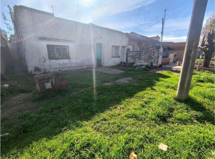 Venta casa a reciclar sobre lote 400 mts2 Necochea 4
