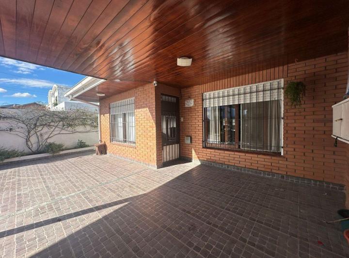 VENTA DE CASA 4 AMBIENTES PARQUE Y GRAN QUINCHO 3