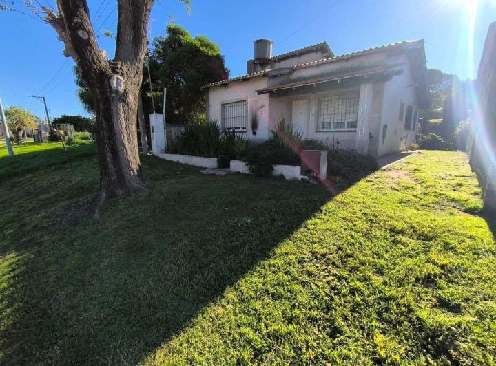 Venta Casa 4 ambientes + depto 1 ambiente Quequén 1