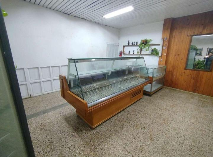 VENTA Casa y Local sobre Av. 98 4