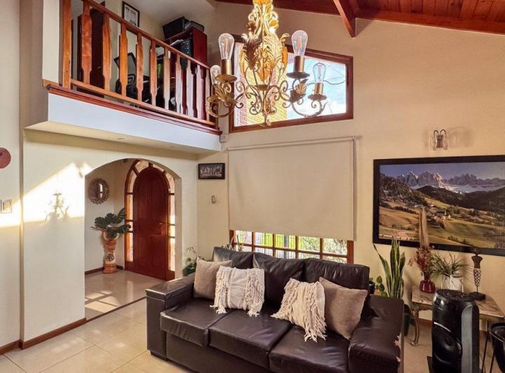 EXCELENTE CASA 4 AMBIENTES APTO CREDITO 1
