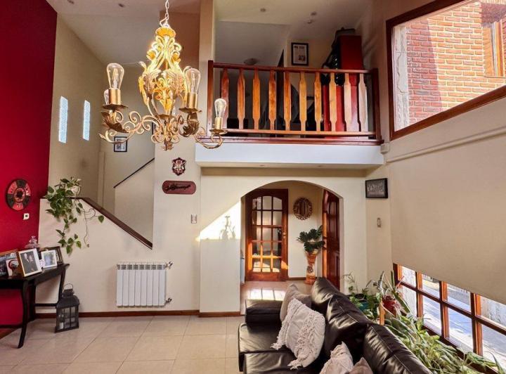 EXCELENTE CASA 4 AMBIENTES APTO CREDITO 4