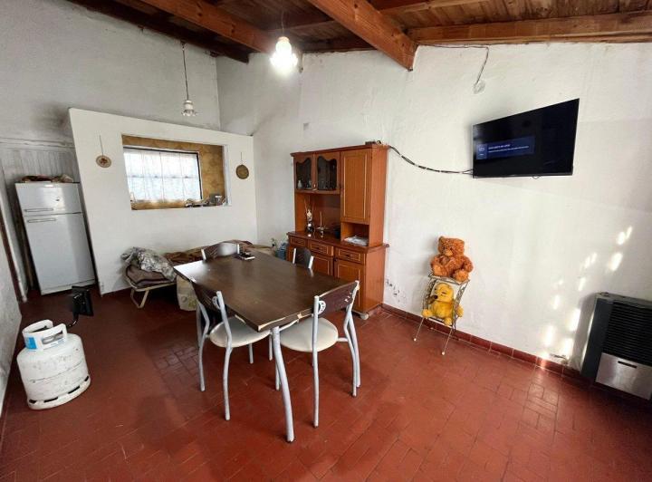 CASA 2 AMB EN VENTA CON COCHERA A RECICLAR 2