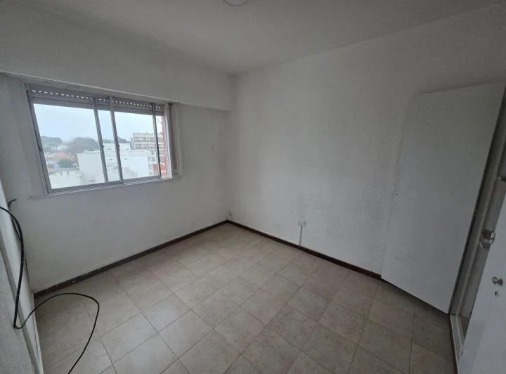 DEPARTAMENTO 3 AMBIENTES CON COCHERA Y BALCON 4